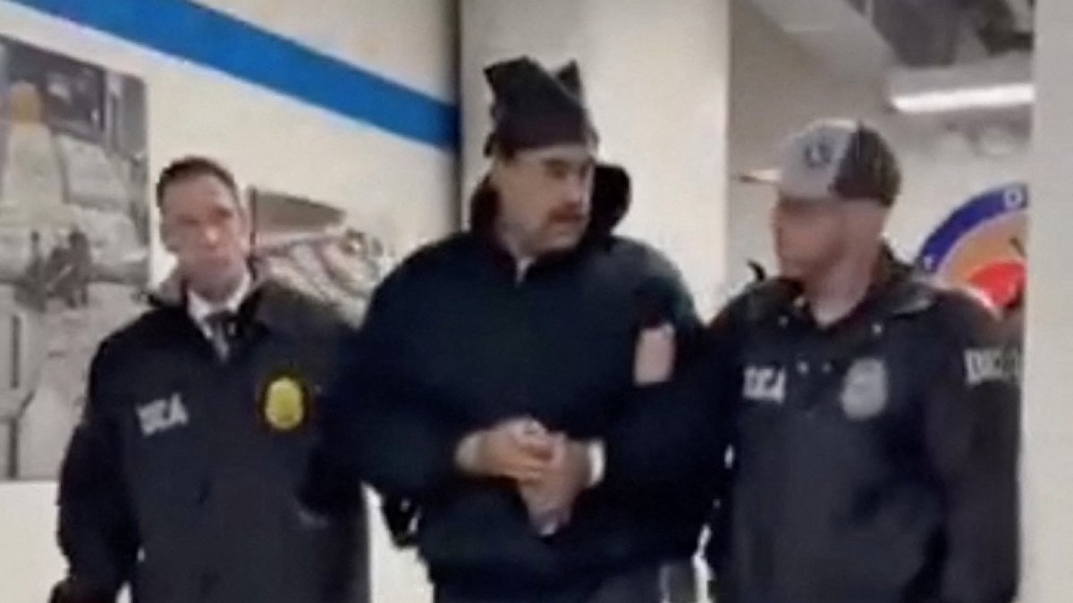 US defense chief says Venezuela operation ‘exact opposite’ of Iraq