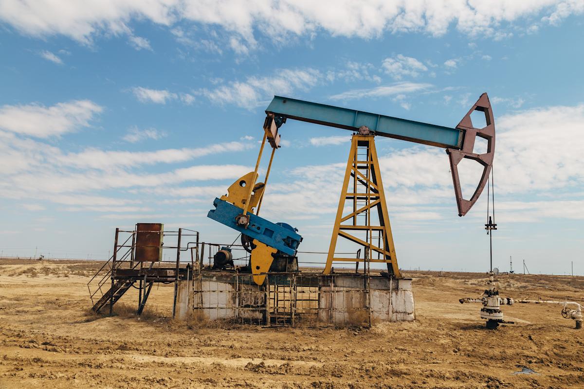 Oil prices slip as investors focus on Kazakhstan output recovery