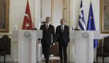 Turkish FM meets Greek counterpart amid fluctuating ties