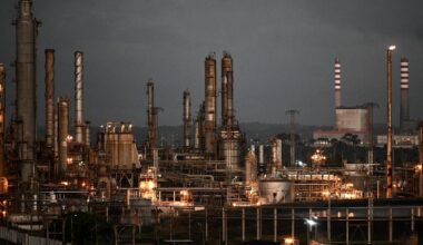 US Pushes for Quickest Fixes to Boost Venezuela Oil Output