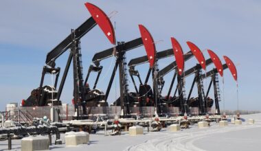 Suncor, CNQ, Cenovus drop, while U.S. oil producers surge after Venezuela strike