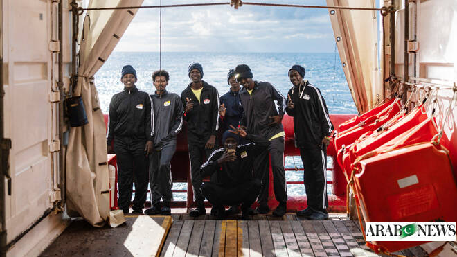 Migrant entries into Spain drop over 40 percent in 2025