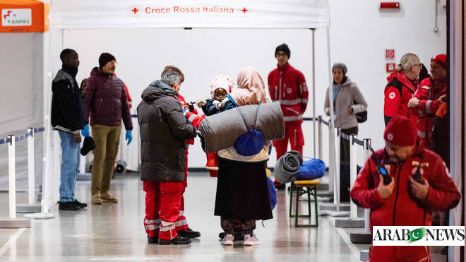 Migrant entries into Spain drop over 40 percent in 2025