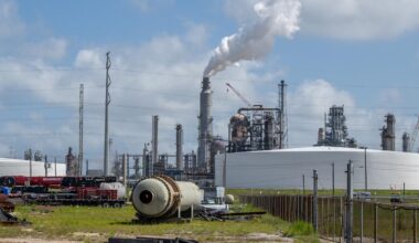 Trump wants oil prices to hit $50 a barrel. The math doesn't work for the US oil industry.