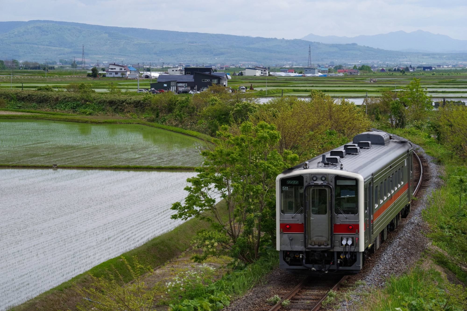 JR companies and local governments to continue talks on loss-making railway lines