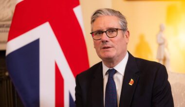 Starmer sets up fight with Farage on EU single-market access