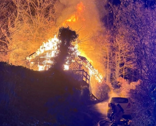 Une maison entièrement détruite par un incendie à Hastière