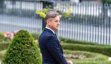 Predstavniki šestih strank na delovno kosilo z Golobom