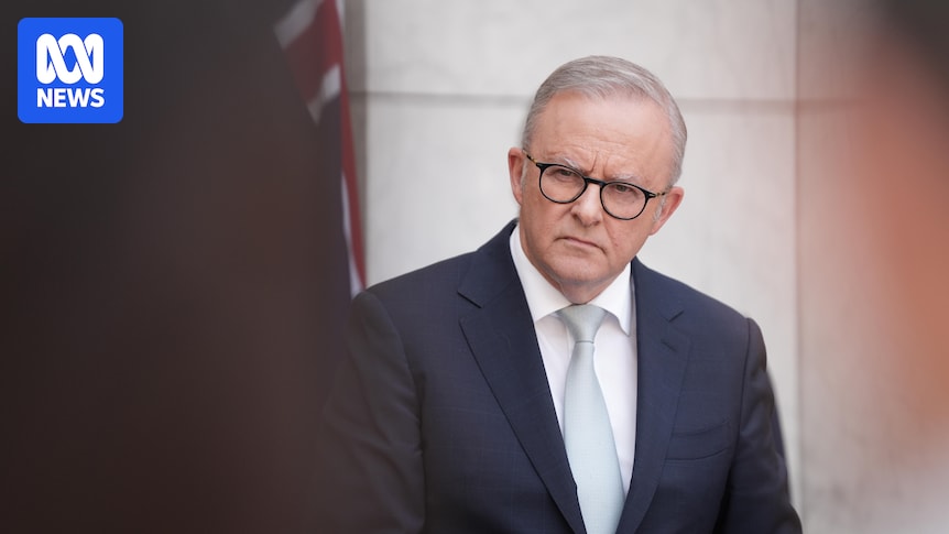 Anthony Albanese doesn't rule out calling royal commission into Bondi terrorist attack