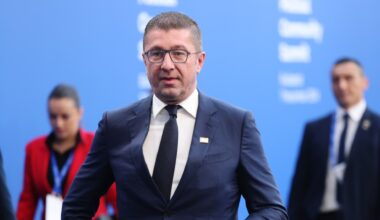 Мицкоски си съчинява нови проблеми с България, МВнР отговори