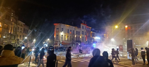 Défaite du Maroc à la CAN : des tensions dans le quartier des Étangs Noirs à Molenbeek, la police disperse la foule à coups de lacrymogènes