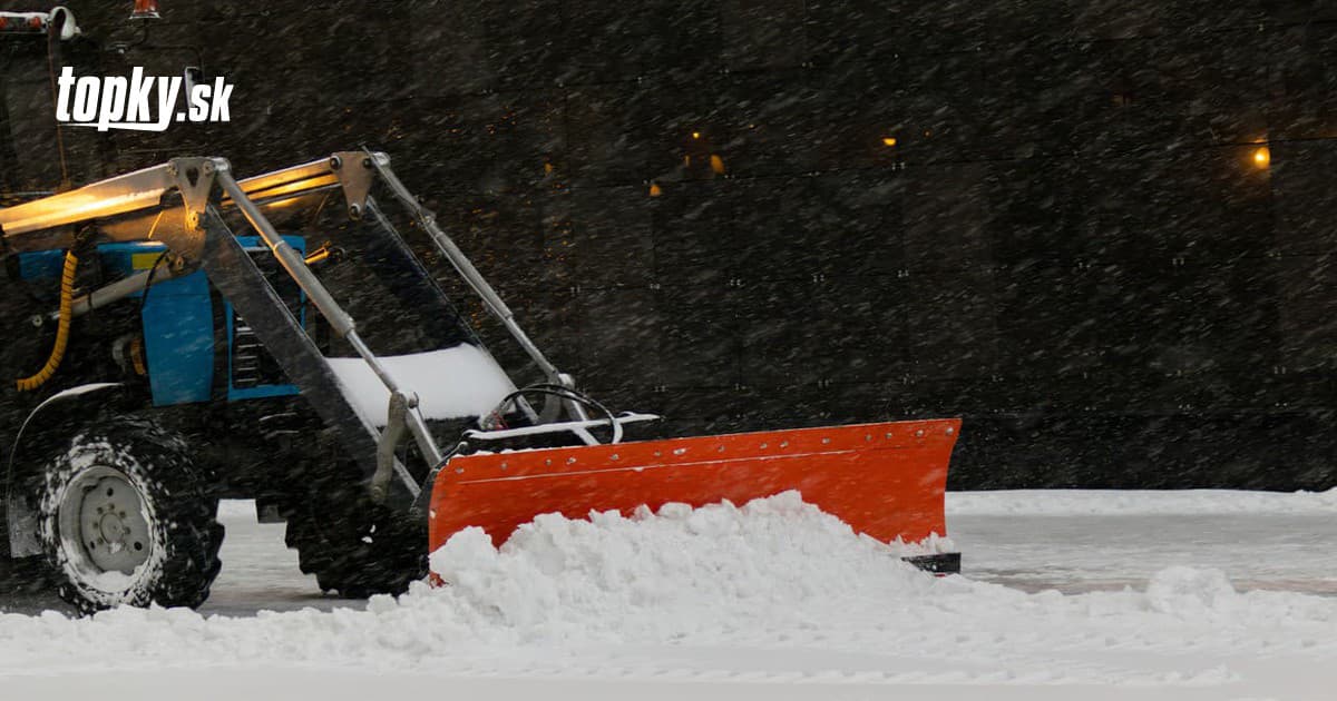 Severné Slovensko potrápia snehové jazyky a záveje