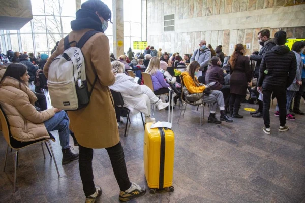 Is it true that Ukrainians are required to have mandatory knowledge of the state language for residence permits in Latvia? They are against it.