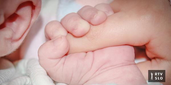 Prva deklica leta 2026 se je rodila v Ljubljani, prvi deček v Brežicah