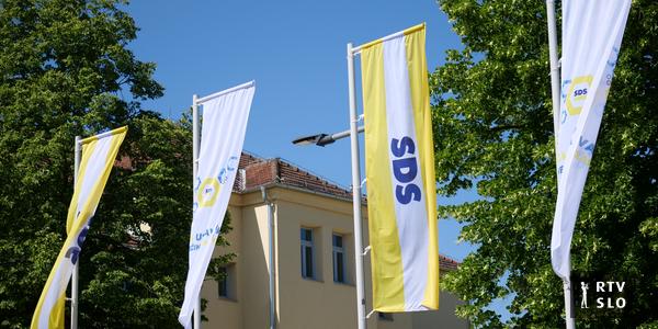 Preiskovalna komisija DZ-ja: Številni primeri kažejo na sum nezakonitega financiranja SDS-a