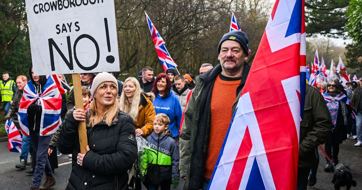 'Hundreds of male asylum seekers' to arrive in UK town in days | UK | News