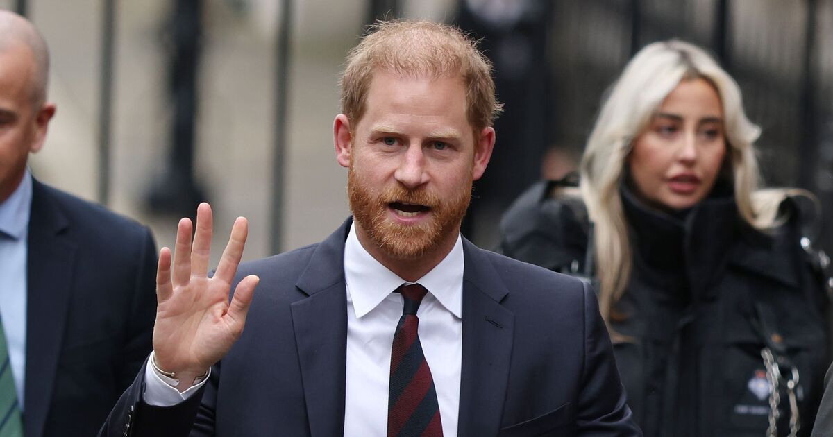 Prince Harry gives blunt three-word remark as he arrives at court | Royal | News
