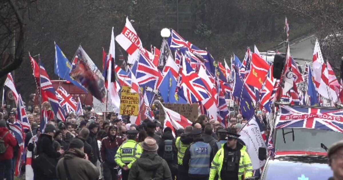 Crowborough migrant protest LIVE: Huge crowd descends on army camp housing asylum seekers | UK | News