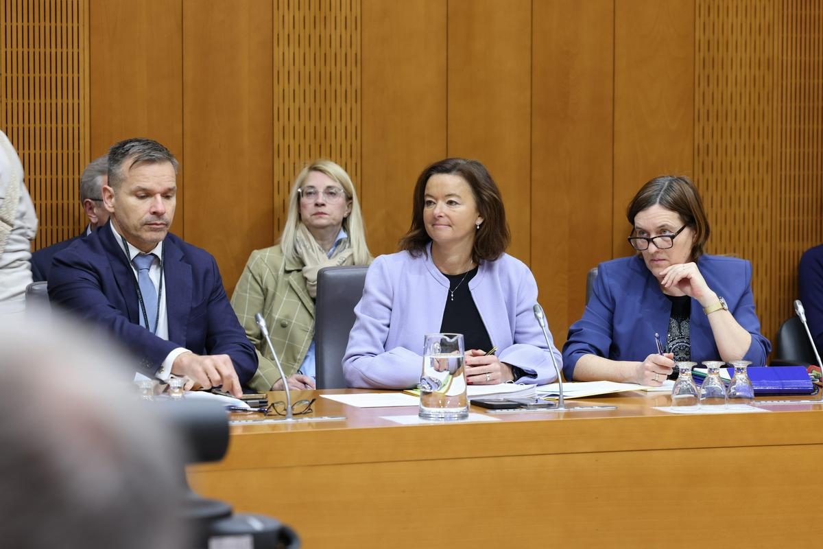 Ministrica za zunanje in evropske zadeve Tanja Fajon. Foto: Matija Sušnik/DZ Ministrica za zunanje in evropske zadeve Tanja Fajon. Foto: Matija Sušnik/DZ