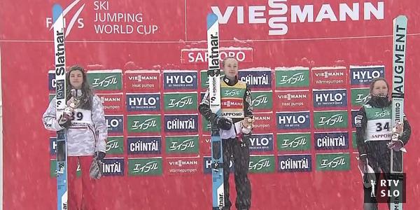 Nika Prevc z rekordom skakalnice v močnem sneženju do nove zmage v Saporu