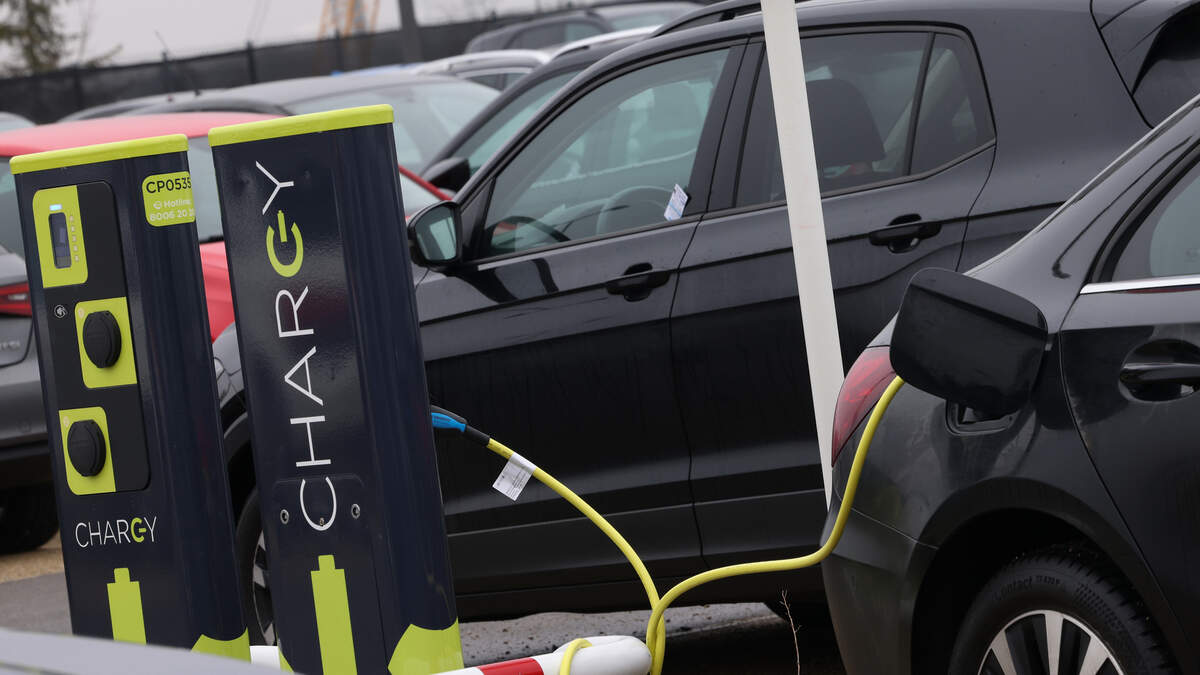 12,7 Prozent des luxemburgischen Fahrzeugbestands waren zu Beginn des Jahres elektrifiziert. Weit entfernt vom Ziel von 49 Prozent, zu dem sich Luxemburg bis 2030 verpflichtet hat.