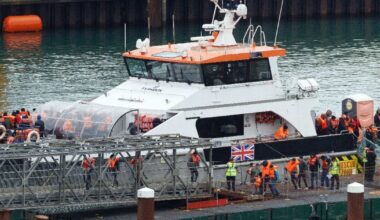 Five immigration officers 'stole cash' from small boat migrants arriving in UK court hears | UK | News