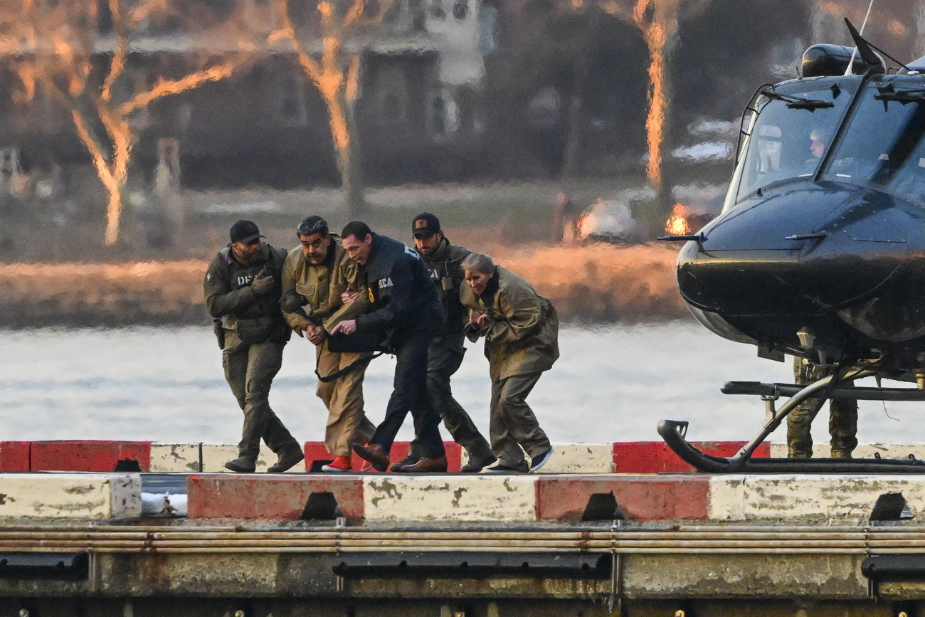 Venezuelan President Nicolás Maduro and his wife, Cilia Flores, arrive at the Wall Street heliport for their transfer to the federal court where they appeared on Monday, 5 January, in New York.
