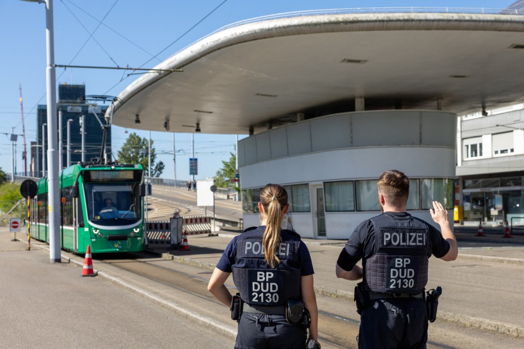 Germany records fewer asylum applications - World