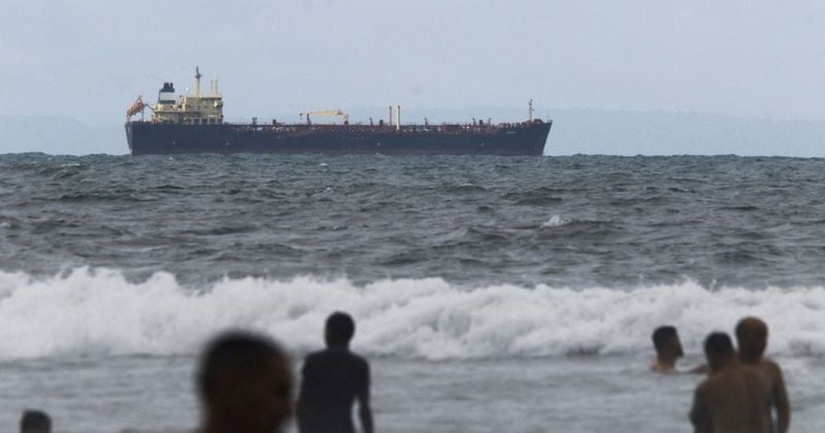 Trump urges U.S. oil giants to repair Venezuela's 'rotting' energy industry