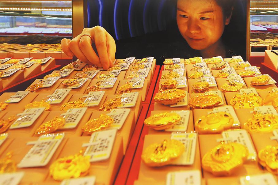 Experts: Strong gold-buying momentum expected to continue