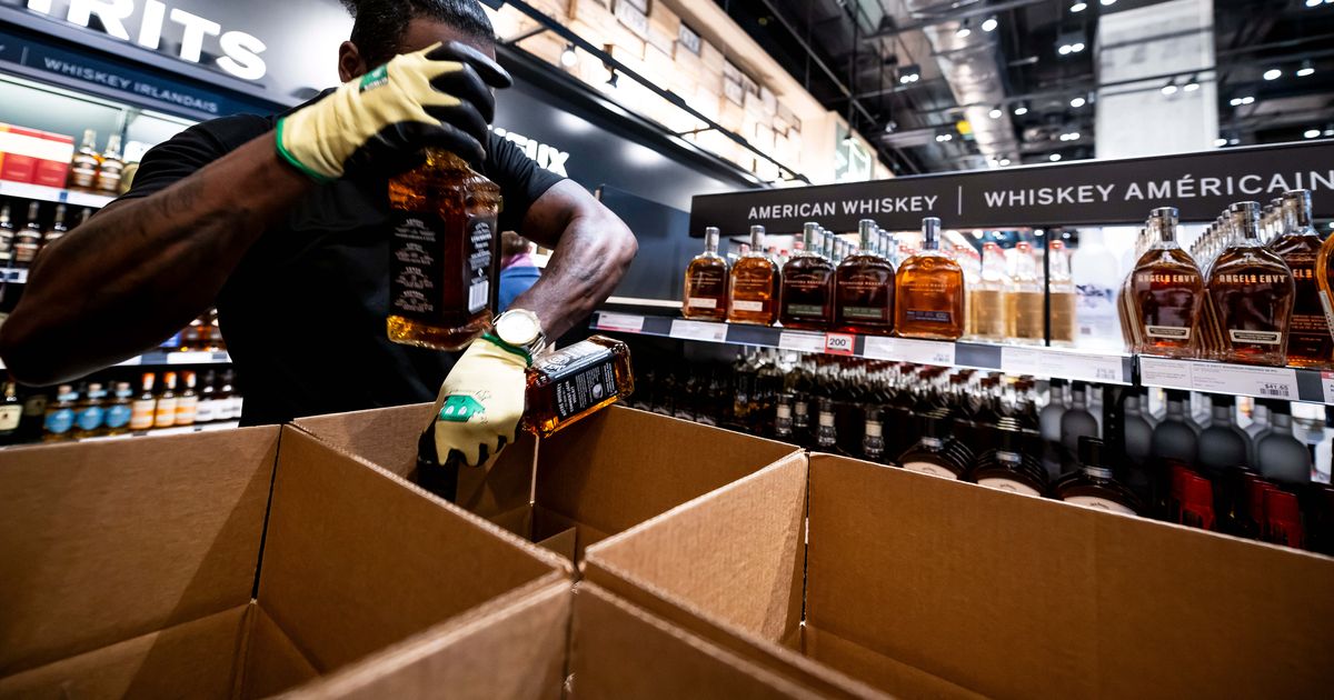 Canadians back ban on US booze as Trump keeps up trade pressure