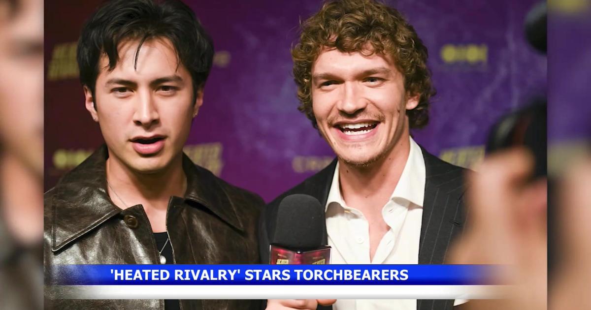 Stars of 'Heated Rivalry' to carry Olympic torch in Italy | Northwest & National News