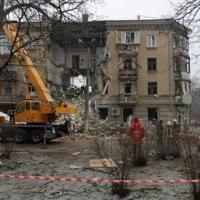 Russian strikes in Ukraine kill 12, target passenger train | National