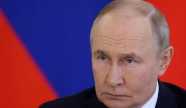 Vladimir Putin humiliated as Ukrainian spies con Russia out of £370,000