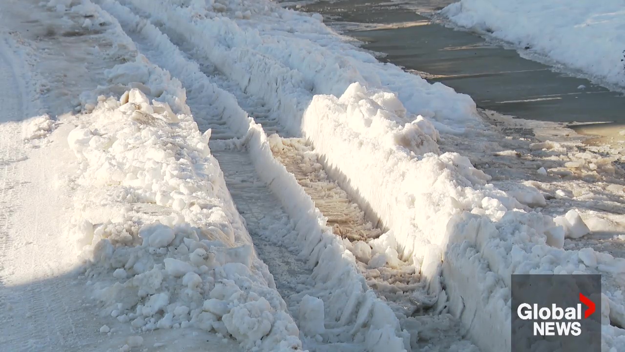 Click to play video: 'City says Edmonton snow clearing within service levels, expected to be done next week'