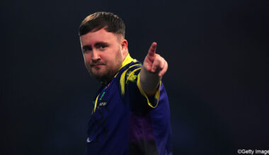 WK darts: Luke Littler laat op weg naar de halve finales geen spaander heel van Pool Ratajski