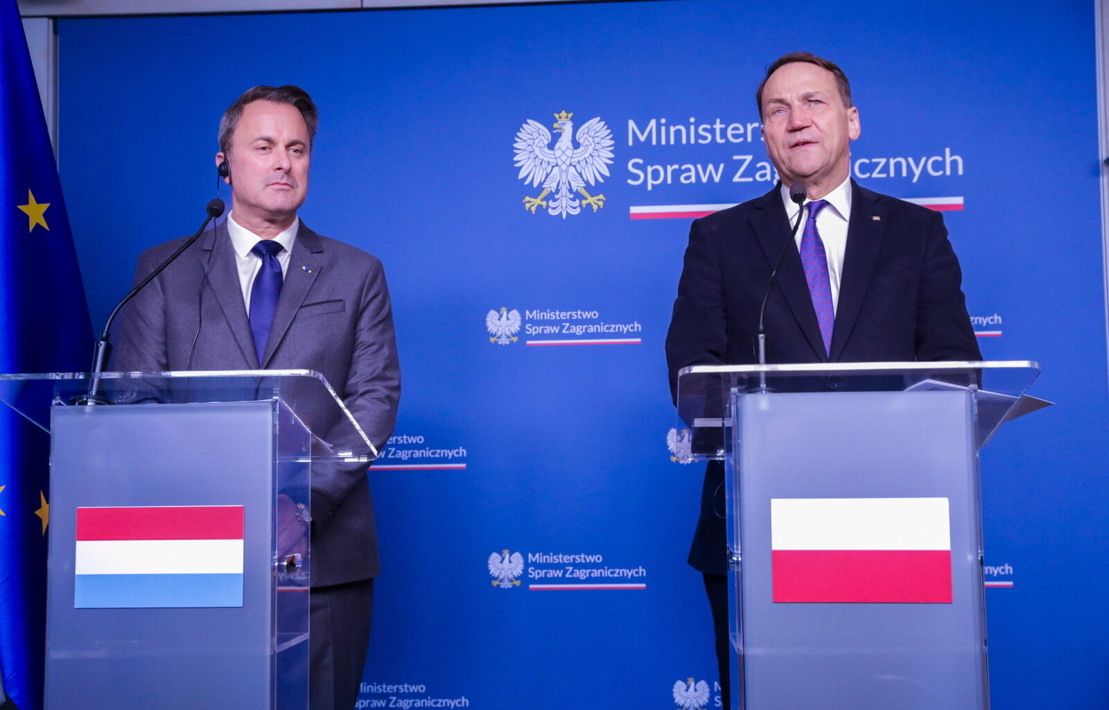 Polands Deputy Prime Minister and Foreign Minister Radosław Sikorski (right) and Luxembourgs Foreign Minister Xavier Bettel (left) attend a joint press conference in Warsaw, 30 January 2026.