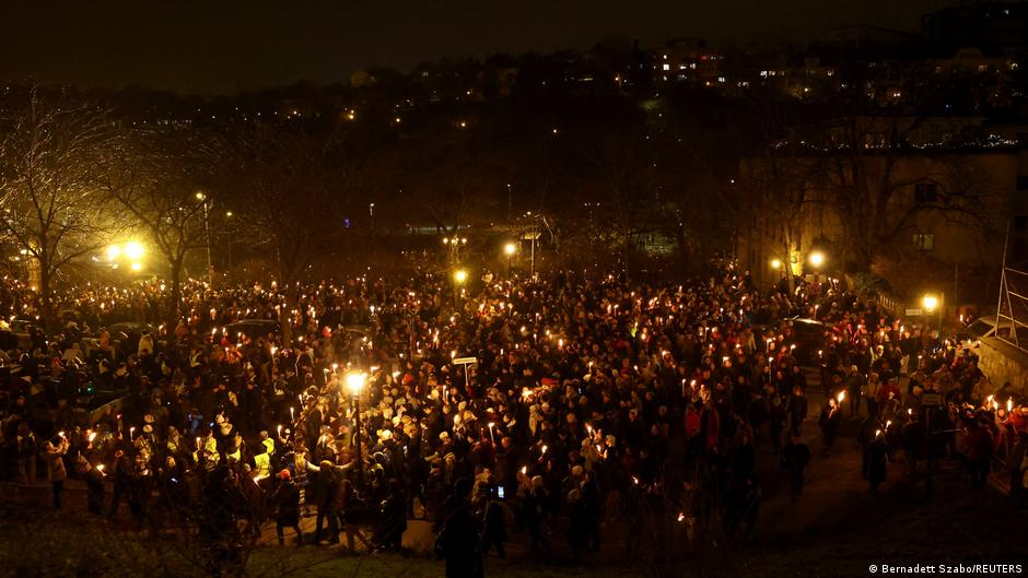 Hungary child abuse scandal brings calls for Orban to resign – DW – 12/18/2025