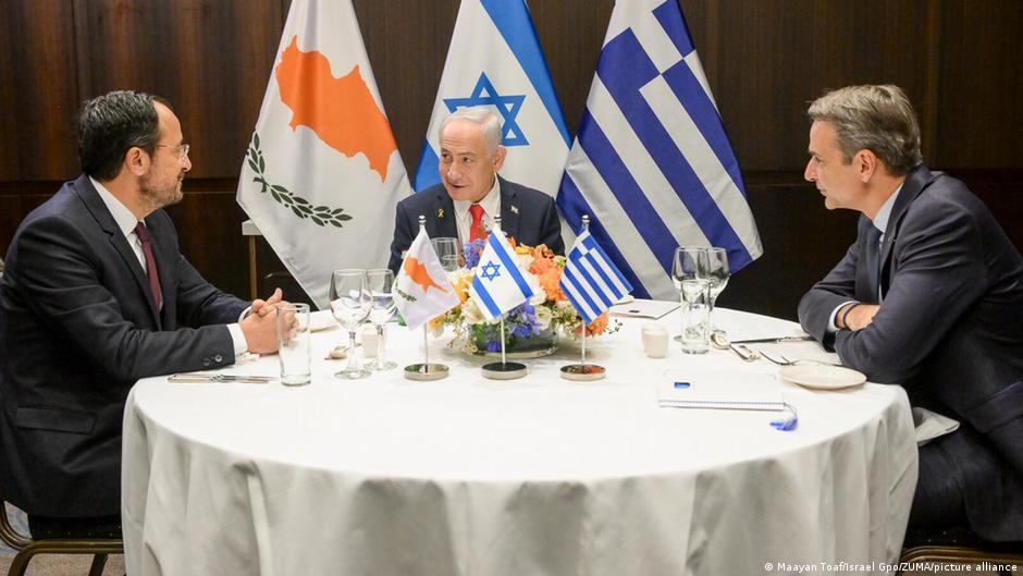 Cyprus, Greece, Israel sign military cooperation agreements – DW – 01/05/2026