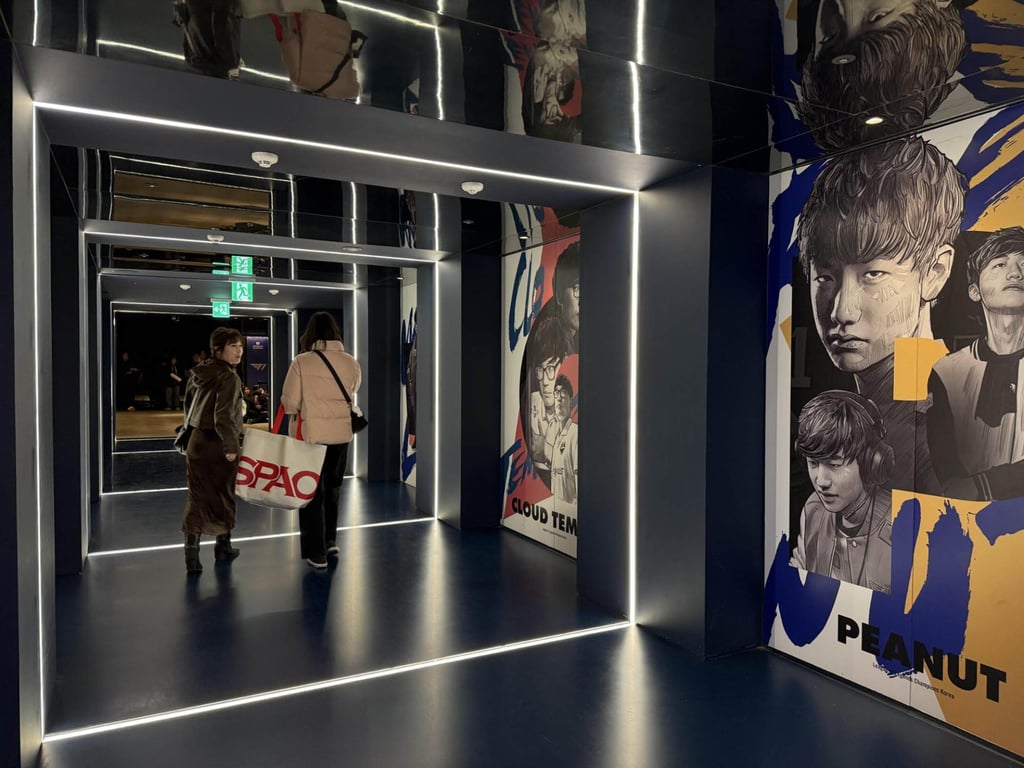 Giant photos of star esports players hang on the walls of LoL Park in Seoul. Photo: The Korea Times Giant photos of star esports players hang on the walls of LoL Park in Seoul. Photo: The Korea Times