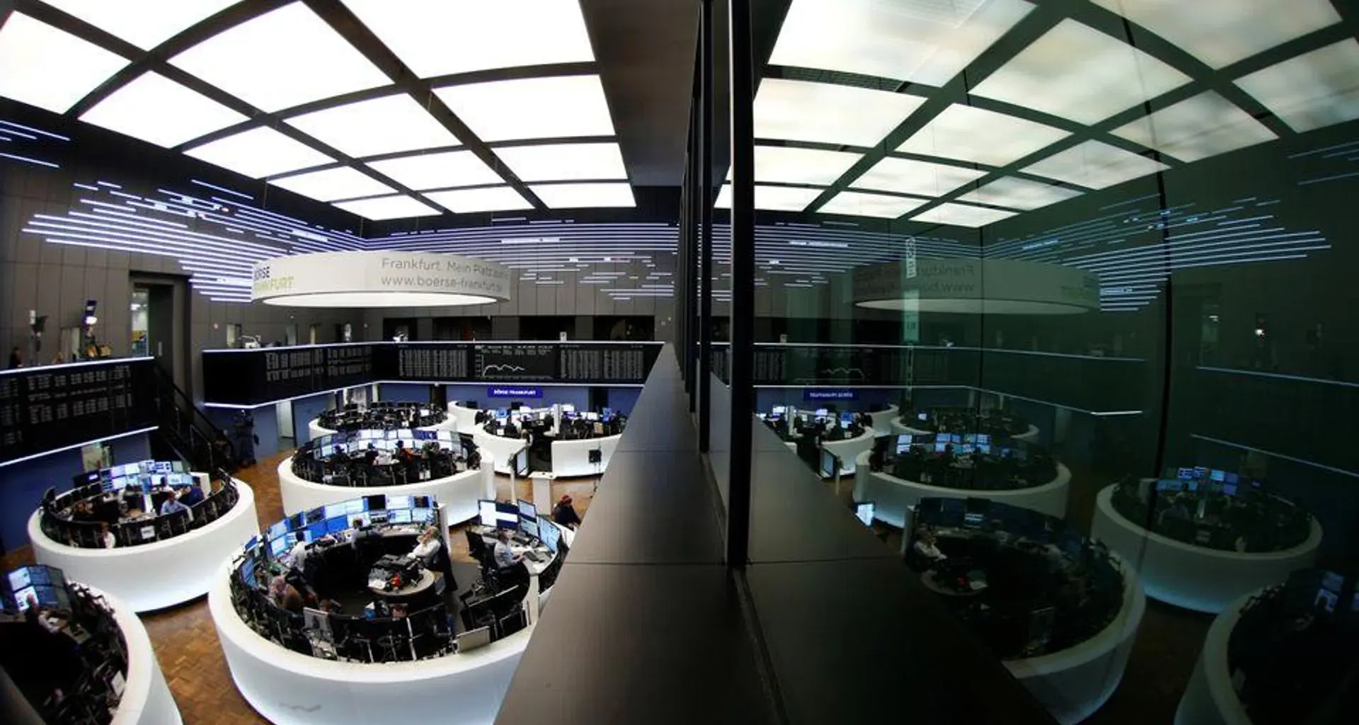 European shares cap strong January with earnings-fuelled gains