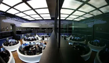 European shares cap strong January with earnings-fuelled gains