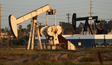 Oil Steadies With Greenland Crisis and Surplus Concerns in Focus