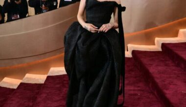 Globes red carpet: chic black, naked dresses and a bit of politics