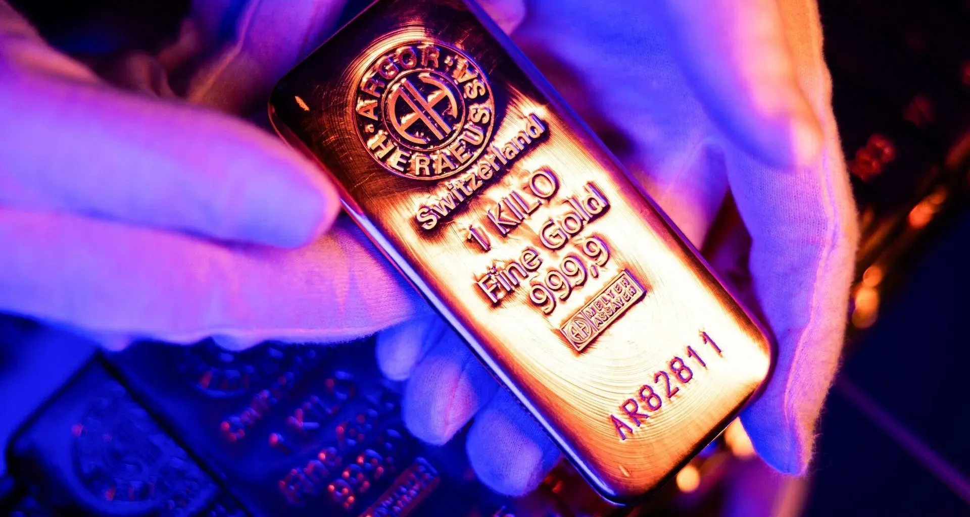 Thai gold traders with at least 10 billion baht in annual transactions must report to central bank