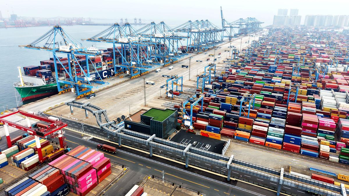 Stocks rise as China trade surplus hits record high