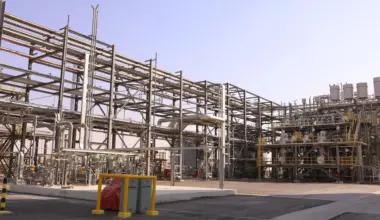 Saudi Arabia cuts flagship oil price to Asia for a third month