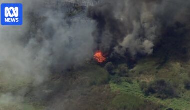 Emergency warnings issued for two bushfires in Perth's north