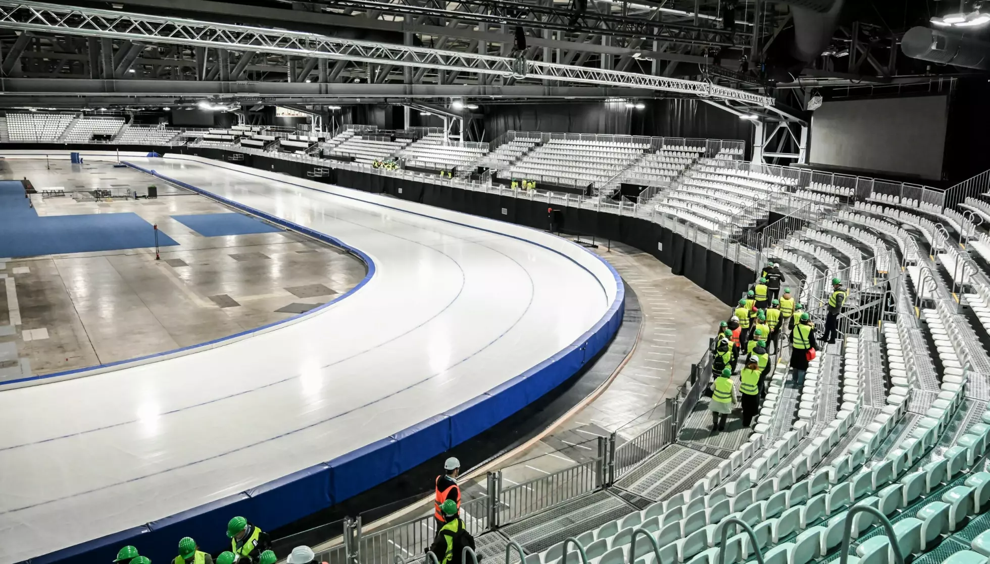 JOBBER FORTSATT: Isen skal fortsatt være under arbeid inn mot OL. Da kan det hende at isen får en annen følelse enn under junior-VM. Foto: Shutterstock/NTB