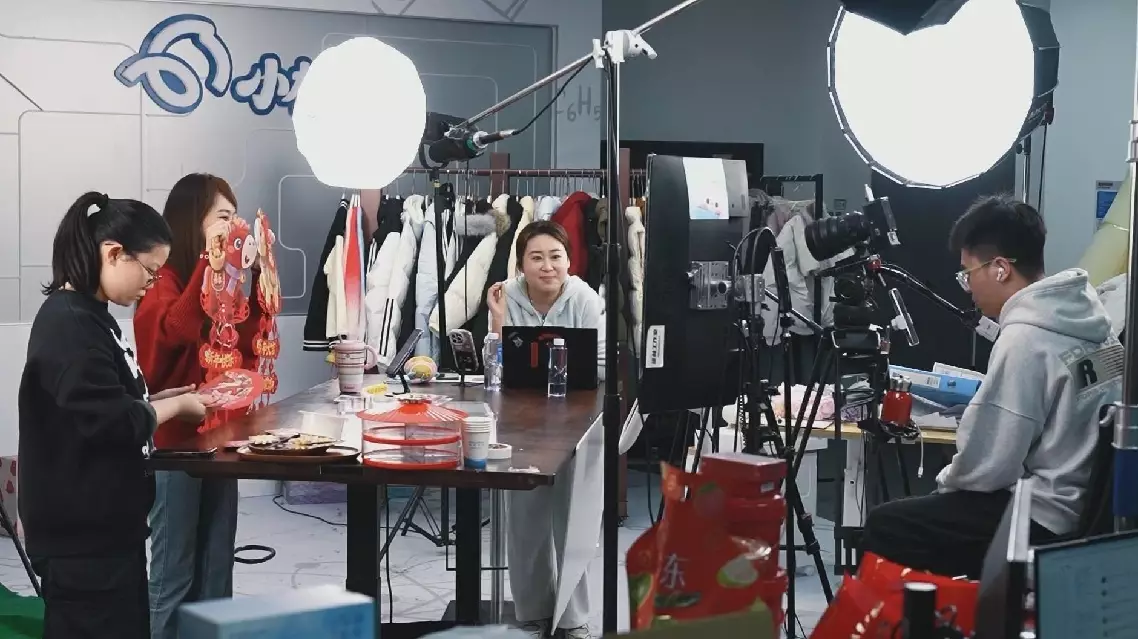 Digital shift redefines work for young Chinese